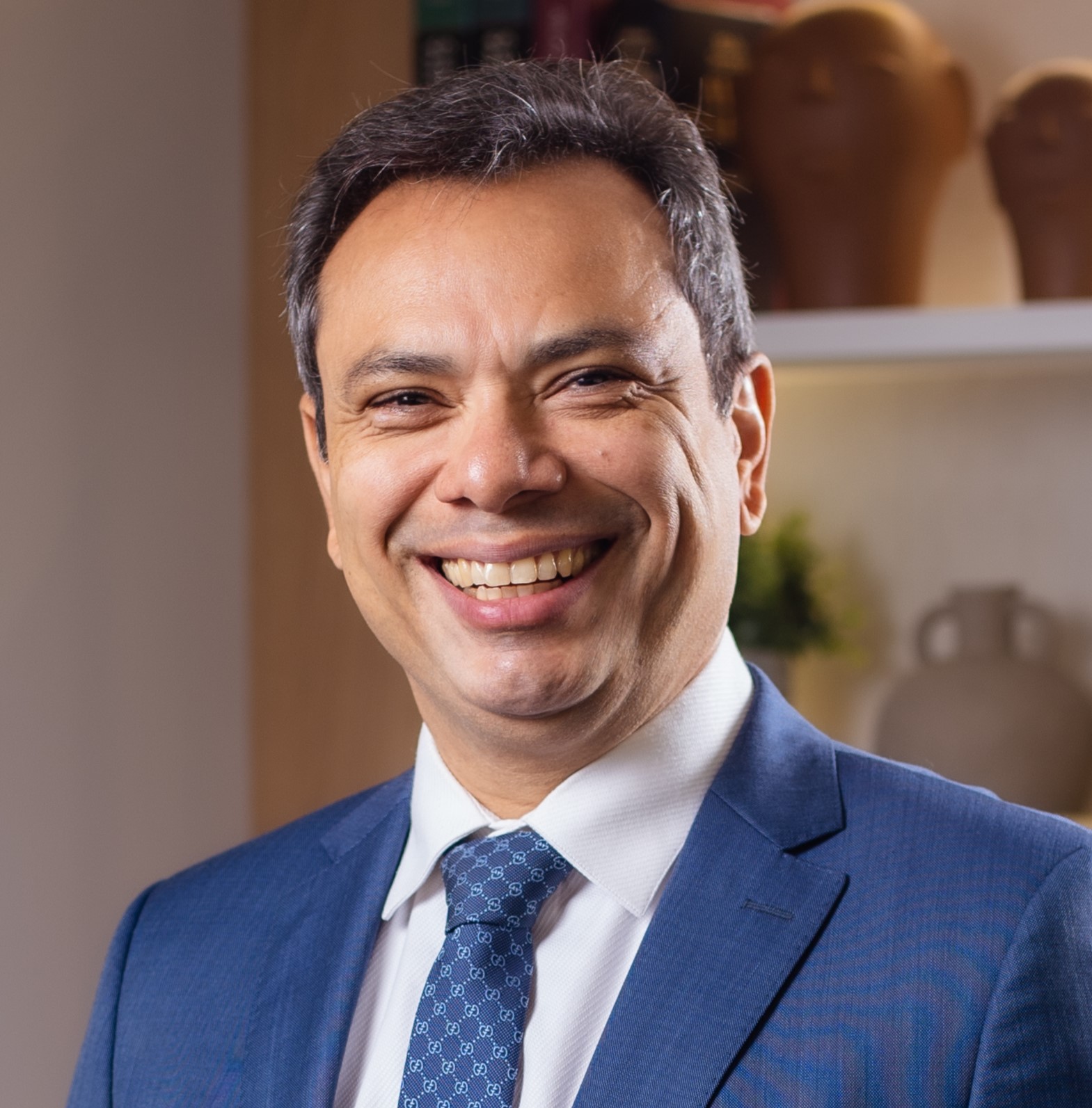 Dr. Marcelo Pires